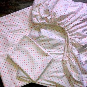 Full size poke dot  bed sheets soft like new